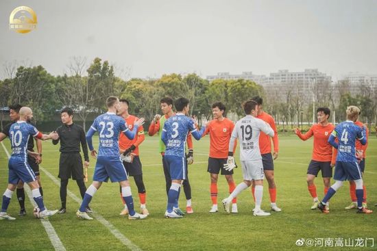施瓦辛格携女外出午餐 克里斯汀娜身高直追老爸 2013-11-06 动作巨星阿诺·施瓦辛格的女儿克里斯汀娜的身高已经追上了她老爹——日前,据外媒报道,施瓦辛格被曝于加州携其22岁的女儿外出午餐。